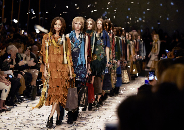 Burberry Womenswear Autumn_Winter 2015 Show Finale