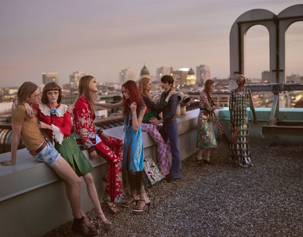 GUCCI presenta la nuova campagna pubblicitaria per la primavera estate 2016 che vede come protagonisti la città di Berlino e l'estetica anni '80.  La campagna è stata scattata dal fotografo Glen Luchford.