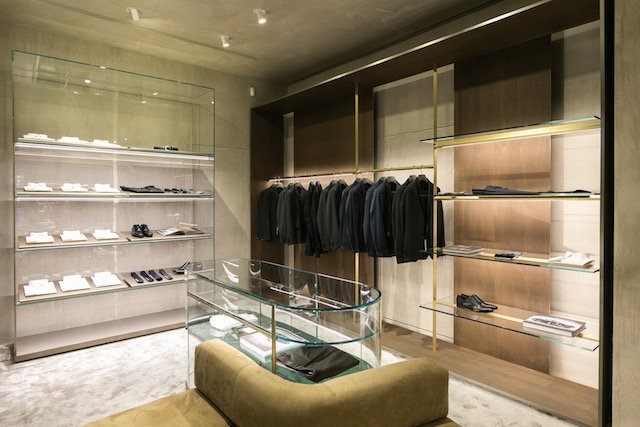 MANUEL RITZ ha aperto il suo primo store a Milano, in via Solferino 1. Il flagship store misura 140mq e accoglie la collezione pe 2016 Manuel Ritz.