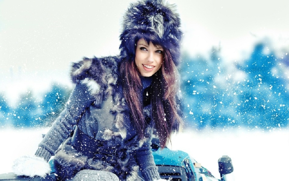 women-winter-fashion-snowflakes_www.wallmay.net_76