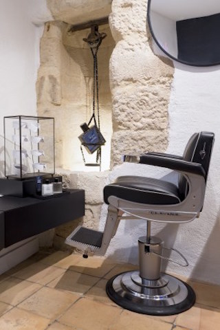 Il prossimo 21 febbraio nelle boutique pargine di CHANEL, la maison offrirà il servizio di barberia per i suoi clienti.