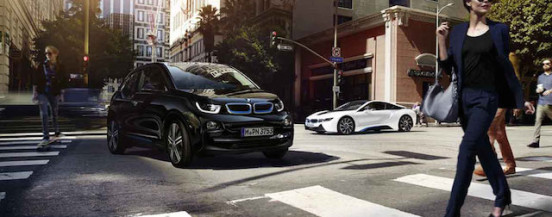 BMW collabora con Mr Porter per una macchina della serie "i" dal twist sartoriale in edizione limitata. La vettura sarà disponibile dal 18 febbraio sul famoso e-commerce.