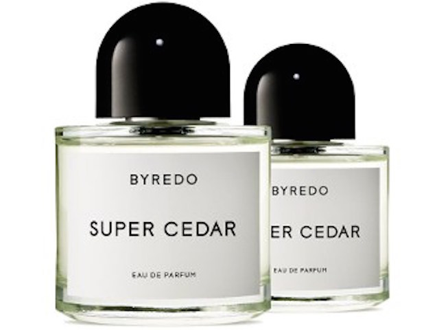 BYREDO lancia la nuova fragranza eau de parfum SUPER CEDAR dal cuore di cedro virginiano e dalle note di petali di rosa e vetiver haitiano e muschio.