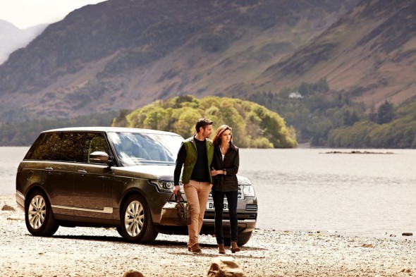1424265046_barbour_for_landrover_ss15_lifestyle_1-590x393