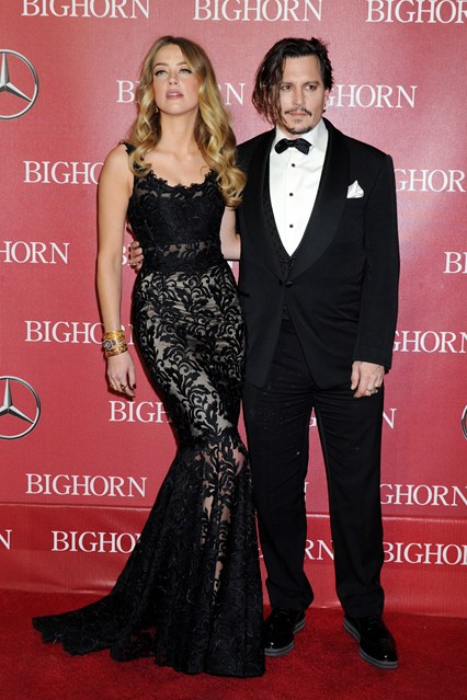 Amber Heard, in Dolce & Gabbana e pumps Brian Atwood. e Johnny Depp ai Palm Springs Film Festival Gala 2016