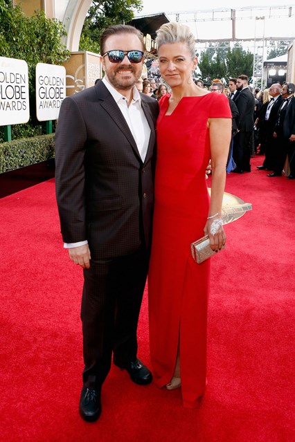 Il presentatore della serata Ricky Gervais e Jane Fallon