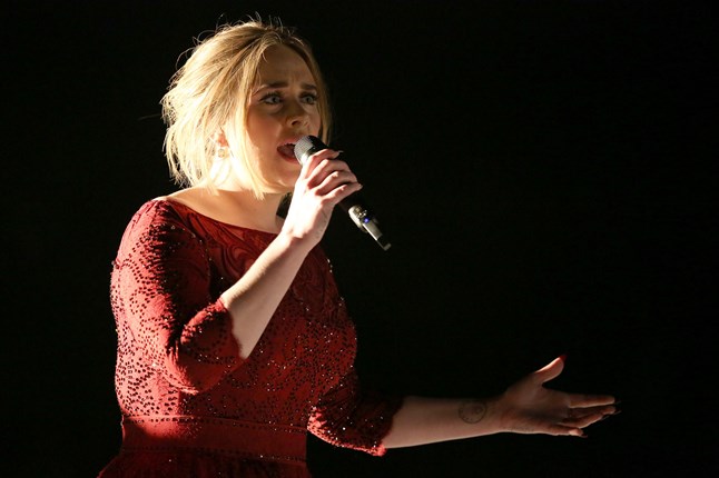 Adele performance in Givenchy Haute Couture by Riccardo Tisci