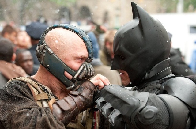 Batman (alias Christian Bale) vs Bane (alias Tom Hardy)