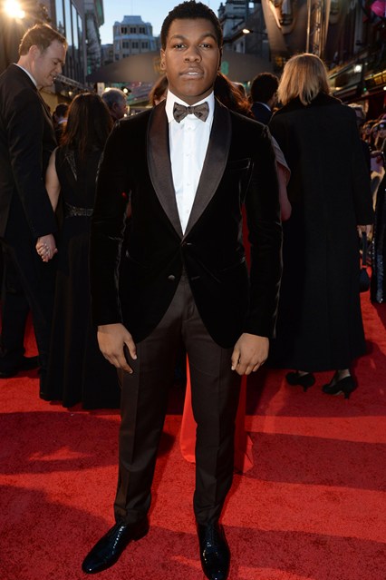 John Boyega in Giorgio Armani ai BAFTAs 2016