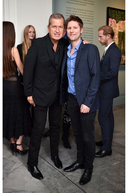 Mario Testino e Christopher Bailey al Vogue 100 Opening Party, London