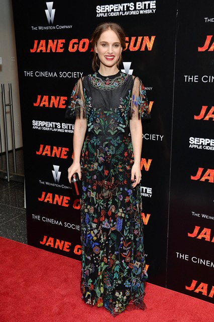 Natalie Portman in Valentino al Jane Got A Gun premiere, New York