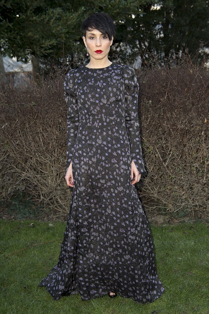 Noomi Rapace in Dior Haute Couture , scarpe e accessori Dior al Christian Dior show, Paris