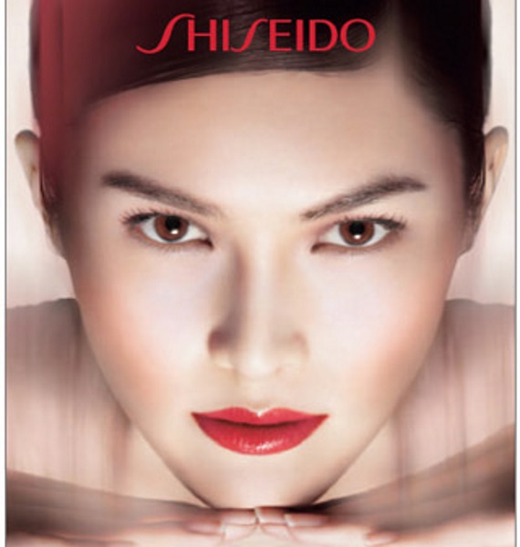 La base viso è l'elemento fondamentale per il make-up giapponese, una pelle perfetta.